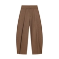 Dettaglio dei pantaloni a palloncino marroni gessati con vita alta e pieghe alla moda - XS / Marrone Chiaro a Righe