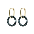 Détail de boucles d'oreilles ovales dorées avec pavé de cristaux bleus et noirs - Rond / Bleu-noir