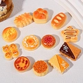 Modelli in miniatura di pane e dolci in resina per fai da te tra cui ciambelle e burger - Misto