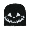 Detailaufnahme der schwarzen flauschigen Strickmütze mit weißem Halloween-Totenkopf - M (56-58cm) / Schwarz