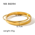 Detailweergave van goudkleurige roestvrijstalen dubbele armband met maat en gewicht - Gouden Dubbele Ring In elkaar Grijpende Stijl (NB-B6094)