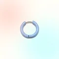 Boucle d'oreille anneau bleu clair minimaliste avec fini mat et fermoir en argent - Créoles Bleu Clair