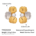 Dimensiones detalladas de los pendientes de flores bicolor con perlas blancas - Estilo de Perla y Flor Bicolor Oro y Plata (YYE025254)