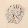 Baby Turbanmütze aus Rippstrick mit einer großen Schleifendekoration in warmem Creme-Beige - Khaki