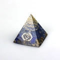 Piramide energetica in lapislazzuli con foglia d'oro, spirale e simbolo del chakra - Lapislazzuli