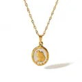 Dettaglio del ciondolo ovale vintage dorato con intarsio bianco e silhouette di profilo - Silhouette Ovale / Oro con smalto bianco