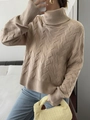 Dettaglio ravvicinato della maglia a trecce beige e del collo alto per donna - S / Cachi