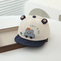 Dettaglio cappellino neonato con ricamo auto e visiera morbida blu su vassoio - 48cm(6-24 Mesi) / Blu navy