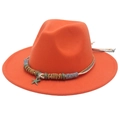 Dettaglio cappello fedora arancione con fascia intrecciata e ciondolo a stella marina - Arancione
