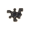 Broche émaillée mignonne en forme de molécule de caféine, finition noire et dorée - Formule Caféine-Noir