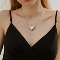 Minimalistische silberne 3D Herzanhänger Halskette mit feiner Schlangenkette - Große Herz-Halskette / Silber