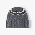 Berretto invernale in maglia jacquard a righe grigio scuro con risvolto a costine - grigio scuro