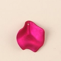Dettaglio del ciondolo a petalo in acrilico rosa opaco per orecchini con foro piccolo - 10 Pezzi/Pacco Medio / Rosso rosa perlato