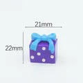 Paars hars geschenkdoosje met stippen en blauwe strik voor DIY projecten 21mm - Paarse Cadeauverpakking Blauwe Strik