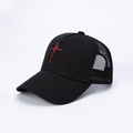 Cappellino trucker nero classico con ricamo rosso e pannelli a rete per il sole - Taglia unica / Nero LOGO Rosso