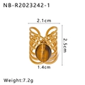 Detailansicht eines goldfarbenen Rings mit Tigerauge-Stein und Größenmarkierungen - Tigerauge-Stil (NB-R2023242-1)