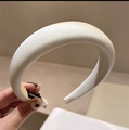 Serre-tête large en satin blanc élégant pour femme avec texture soyeuse - Blanc Cassé
