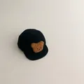 Baby Baseballkappe in Schwarz mit süßem braunem Plüschbären-Aufnäher und weichem Schirm - Cord Bärenkopf / Schwarz