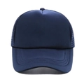 Detailansicht der dunkelblauen Trucker-Kappe mit atmungsaktivem Mesh und gebogenem Schirm - Marineblau