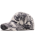 Modische Blumen-Baseballkappe mit botanischem Vintage-Druck und gebogenem Schirm auf weiß - Verstellbar / Weiß