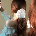 Oversized parelwitte satijnen scrunchie voor volumineuze haarstyling deco - Twist Clip / Wit