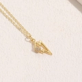 Collana con ciondolo a fulmine in oro minimalista con zirconi su catena sottile - Fulmine