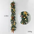 Luxuriöse 1,35m Weihnachtsgirlande mit Samtschleifen und Tannenzapfen auf grau - 135CM PE-Blatt Gold-Serie (Dekoration)