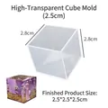 Dettaglio macro dello stampo in silicone a cubo trasparente con dimensioni 2,8 cm e 2,5 cm - Cubo da 2.5cm