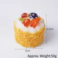 Modelo de pastel de mousse dorado artificial con fresas y arándanos, altura 6,5 cm - Amarillo - Pastel de Mousse (Redondo)