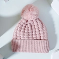 Rosafarbene Strickmütze mit Kunstpelz-Bommel und dicker Waffelstruktur für den Winter - Einheitsgröße / Rosa