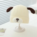 Texture détaillée du bonnet d'hiver en tricot crème avec petites oreilles de chien - 6 mois - 2 ans / Blanc