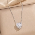 Collier cœur argenté avec pendentif en zircon présenté dans une boîte cadeau de luxe - Collier Coeur Zircon Argent Blanc (8852)