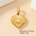 Détail macro du pendentif cœur en acier inoxydable doré avec texture rayons de soleil - 61-Cœur Sunburst
