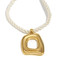 Colgante hueco cuadrado bañado en oro 18K con collar de cadena de cuerda blanca - Dorado