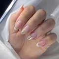 Witte French tip amandel kunstnagels met champagne gouden glitter accenten op zijde - Lijm Type / Witte Franse Amandelstijl (Y-189)