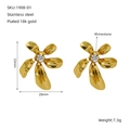 Detail van gouden bloemoorbellen van roestvrij staal met kristal in het midden, 33mm - Gouden Strass Stijl (1908-01)