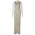 Dettaglio della silhouette del vestito lungo in maglia beige senza maniche a rete - S / Cachi