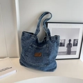 Borsa tote in denim lavato blu scuro classico con tasca frontale in pelle vintage - Blu scuro