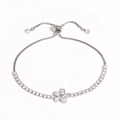Bracelet fleur argenté avec zircons étincelants et fermoir coulissant réglable chic - Style de Fleur à Cinq Pétales (Or Blanc 9)
