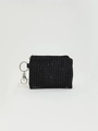 Primer plano del mini monedero de strass negro con llavero de metal plateado y cierre - Negro