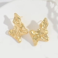 Pendientes de mariposa dorados con textura de lava irregular para un estilo minimalista - Pendientes plisados irregulares / Dorado