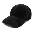 Detalle de la textura de felpa negra y la visera curva de esta gorra de béisbol de invierno - M (56-58cm) / Negro