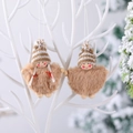 Angeli di Natale in peluche marrone con cappelli in maglia a righe su ramo bianco - Set Mantello Ragazzo e Ragazza / Marrone