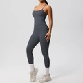 Détail de l'ensemble de yoga gris avec poches sur le legging et fines bretelles - Gris Graphite