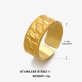 Anillo ajustable de acero inoxidable chapado en oro 18K con textura geométrica acolchada - Dorado