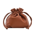 Schicke karamellbraune Tunnelzug-Wölkchen-Tasche aus PU-Leder mit Umhängeriemen - Braun
