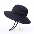 Dettaglio cappello da sole nero a tesa larga con rete traspirante e cordino regolabile - Bambini / Nero