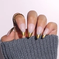 Unghie finte a mandorla eleganti con punte French dorate e base nude traslucida - Tipo di Colla / Rosa Nudo Oro Francese (Y-71)