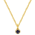 Close-up van de geboortesteen ketting met diepblauwe edelsteen en gouden ketting - September