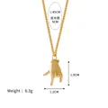 Gedetailleerd beeld van gouden LOVE-ketting met 45 cm lengte en 5 cm verlenging - Rock/Liefde Gebaar